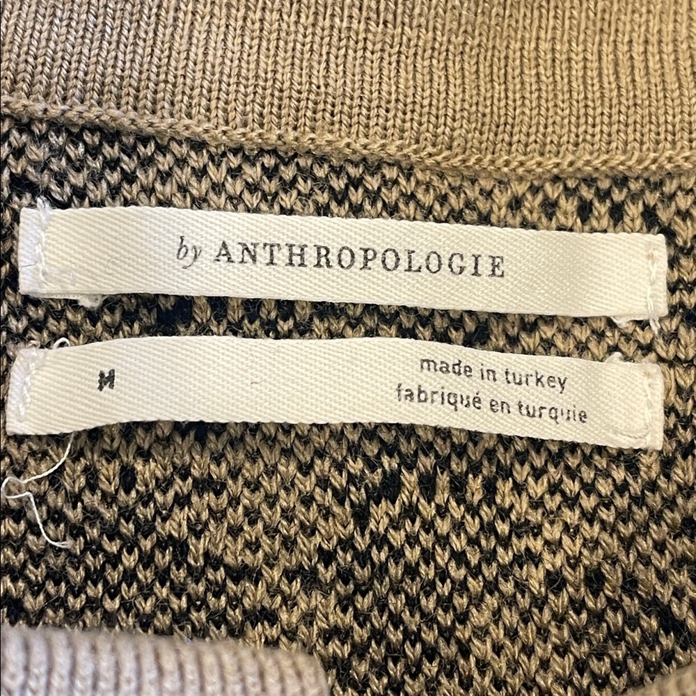 2711002 Anthropologie Leopard Print V-neck Polo EUC - Picture 2 of 8